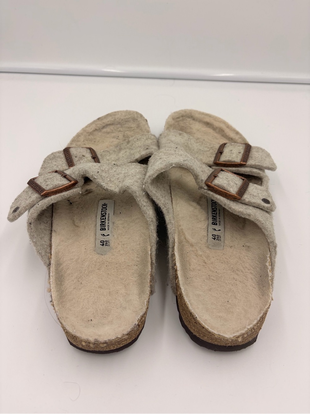 Birkenstock Sandals Women’s Size 40 Beige Wool Shearling Arizona Slides Comfort - Picture 3 of 8